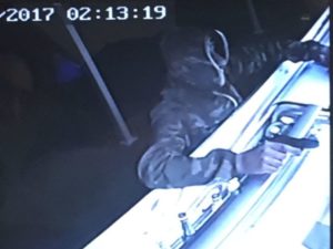Uno dei fotogrammi registrati dalla telecamera di videosorveglianza